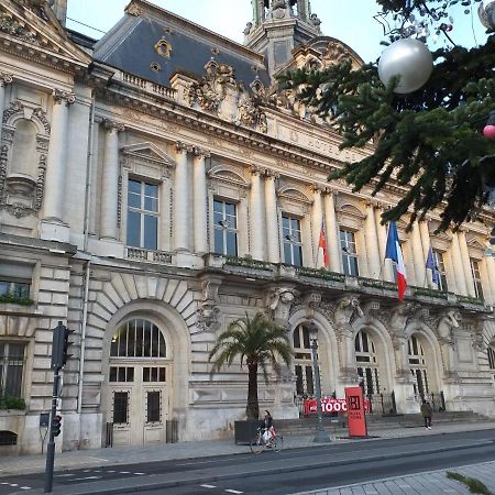 Appartement Au Calme, Avec Parc Prive, 50M Du Tram Тур Экстерьер фото